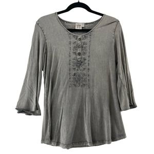 Parsley & Sage Gray Embroidered Top Size Small